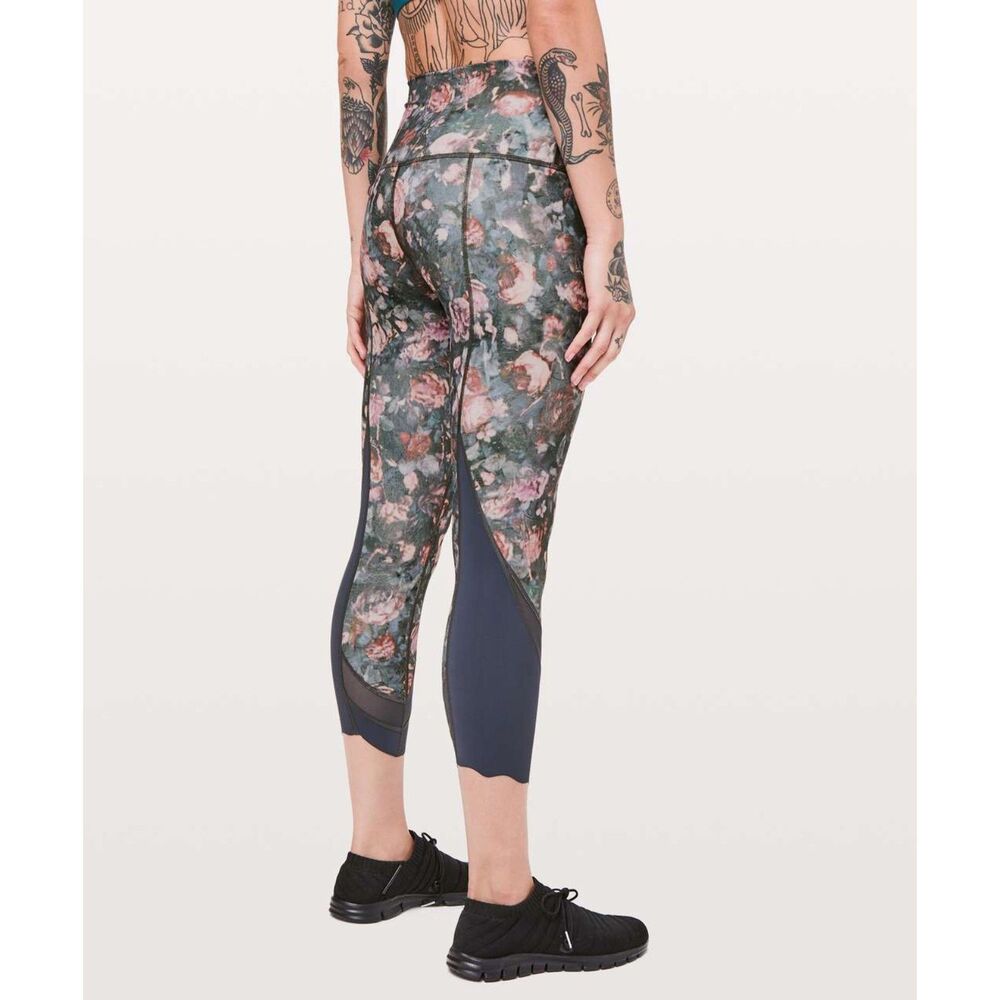 RARE Lululemon Wunder Under Crop Scallop Size 4 Frosted Rose EUC Special Edition - Picture 2 of 7